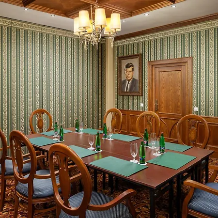 Carlsbad Plaza Medical & Wellness 5*